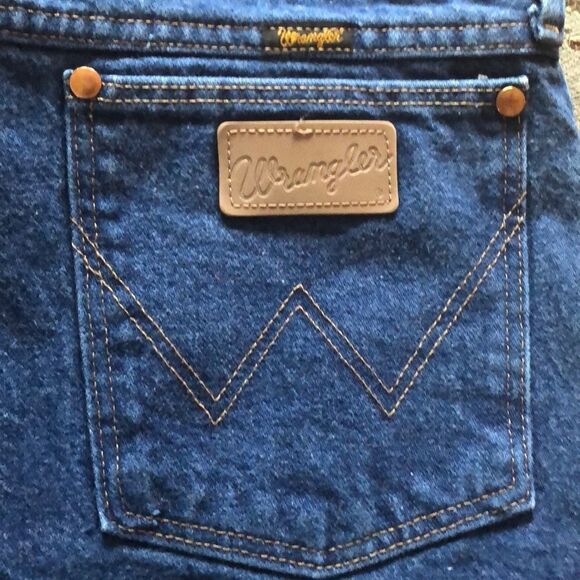 Wrangler sz 42 x 34 Men’s jeans like new see pics - Picture 2 of 4
